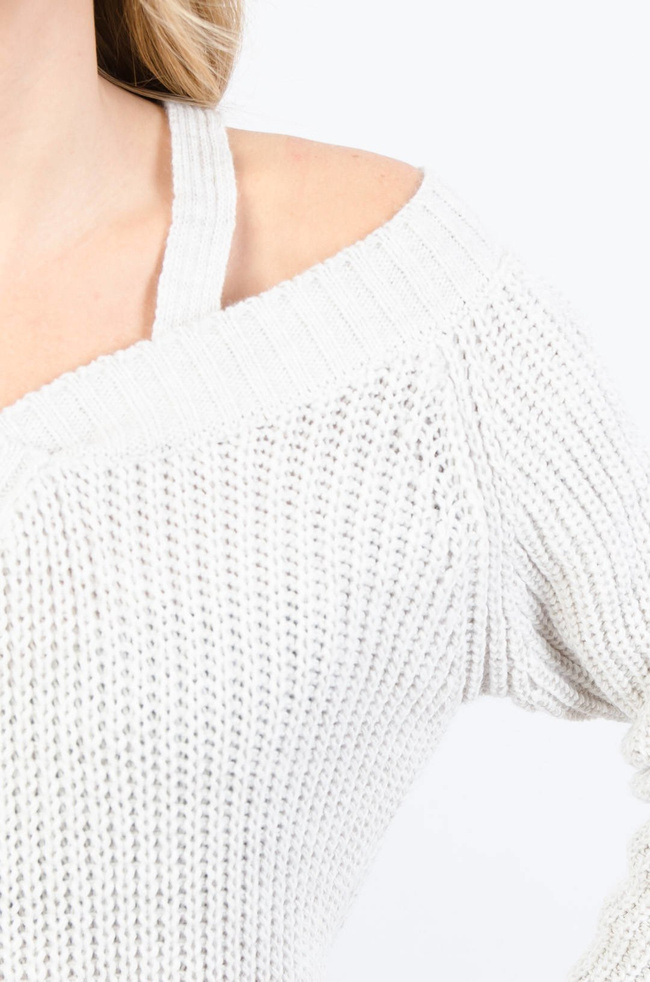 BEŻOWY SWETER NA RAMIĄCZKACH