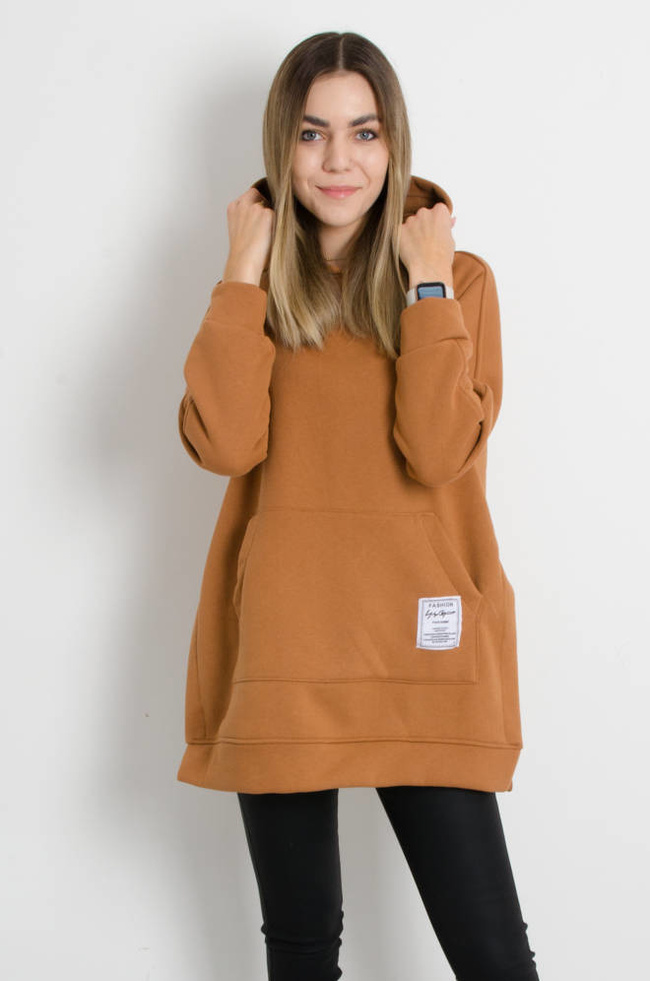 BLUZA OVERSIZE Z ROZCIĘCIAMI PO BOKACH I OZDOBNĄ NASZYWKĄ- JASNY BRĄZ
