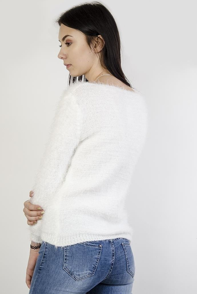Biały, włochaty sweterek z wiązaniem w dekolcie