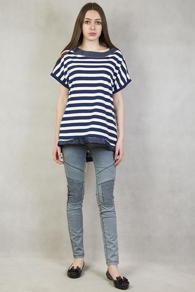 Bluzka w biało-granatowe paski na dole wiązana