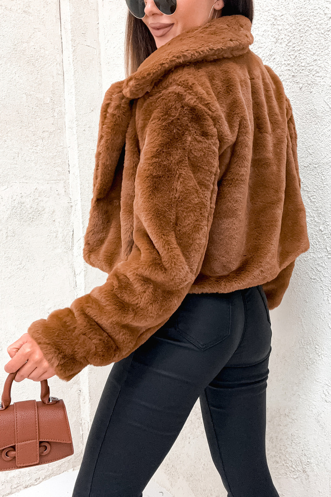 KRÓTKA FUTRZANA KURTKA- CIEMNY BRĄZ