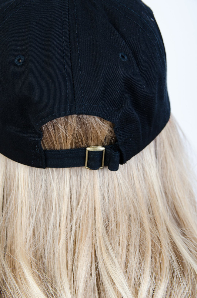 CZARNA CZAPKA Z DASZKIEM ''NEW YORK''