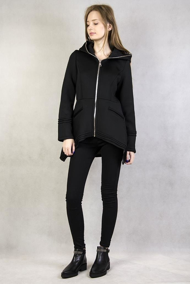 Wygodny intensywnie czarny płaszczyk