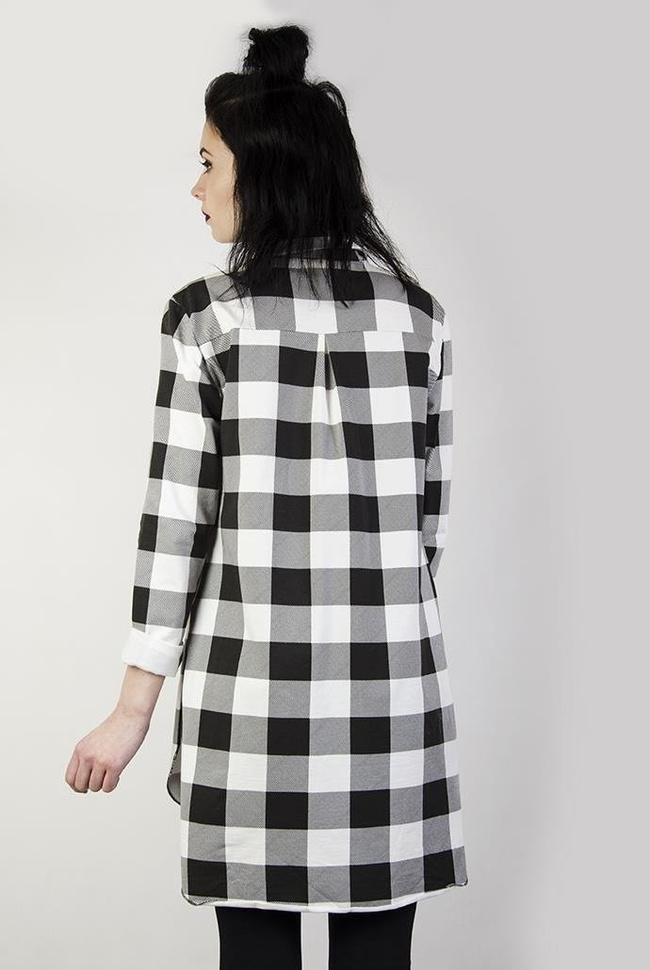 Asymetryczna koszula w czarno-białą kratę