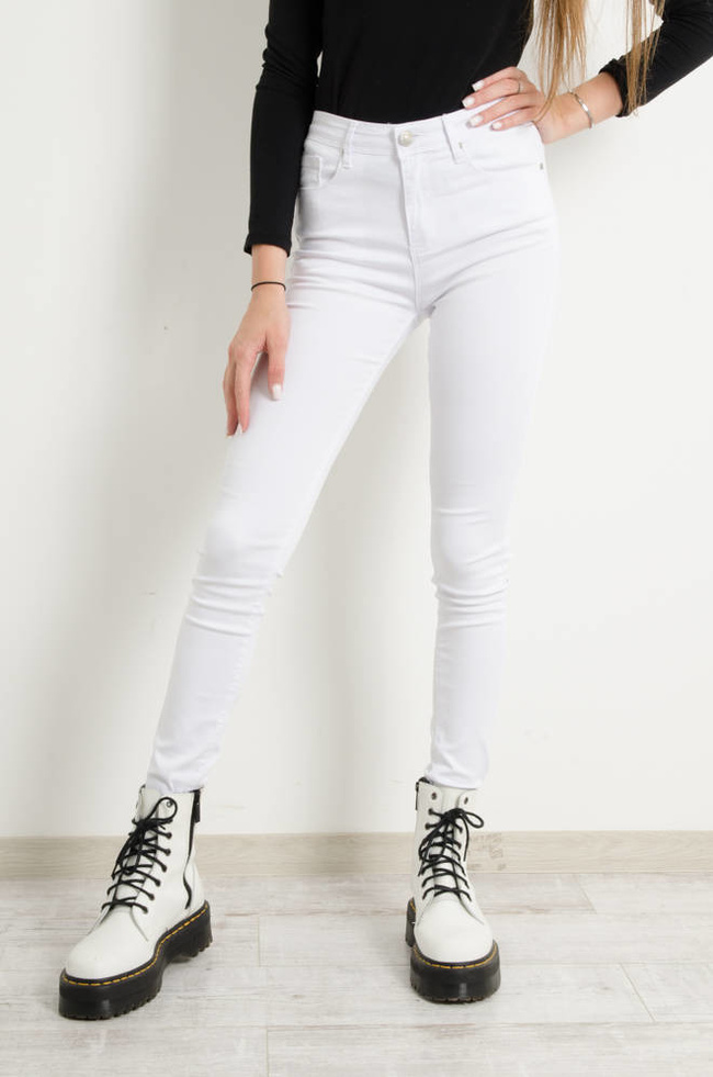 BIAŁE PRZYLEGAJĄCE SPODNIE PUSH UP