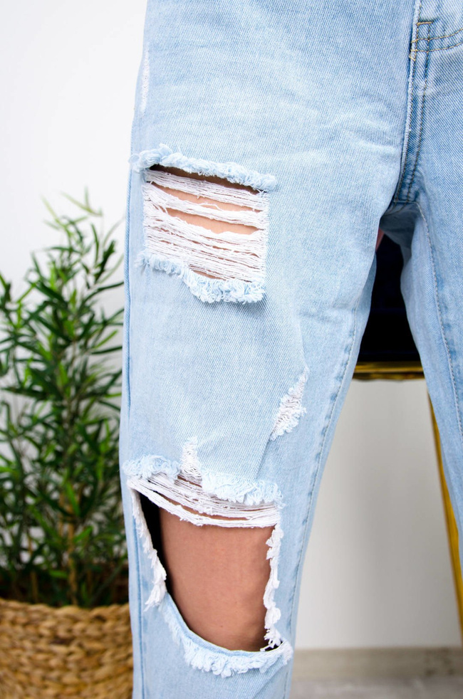 JASNE JEANSY MOM FIT Z DZIURAMI-WYSOKI STAN
