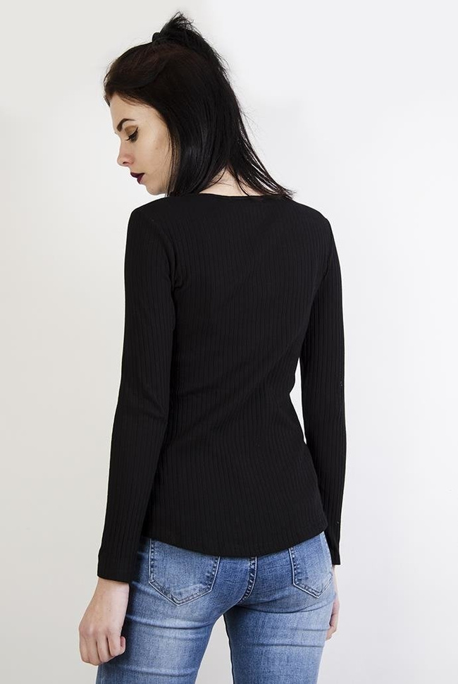 Czarna prążkowana bluzka zapinana na zamek