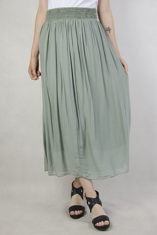 Zielona długa spódnica