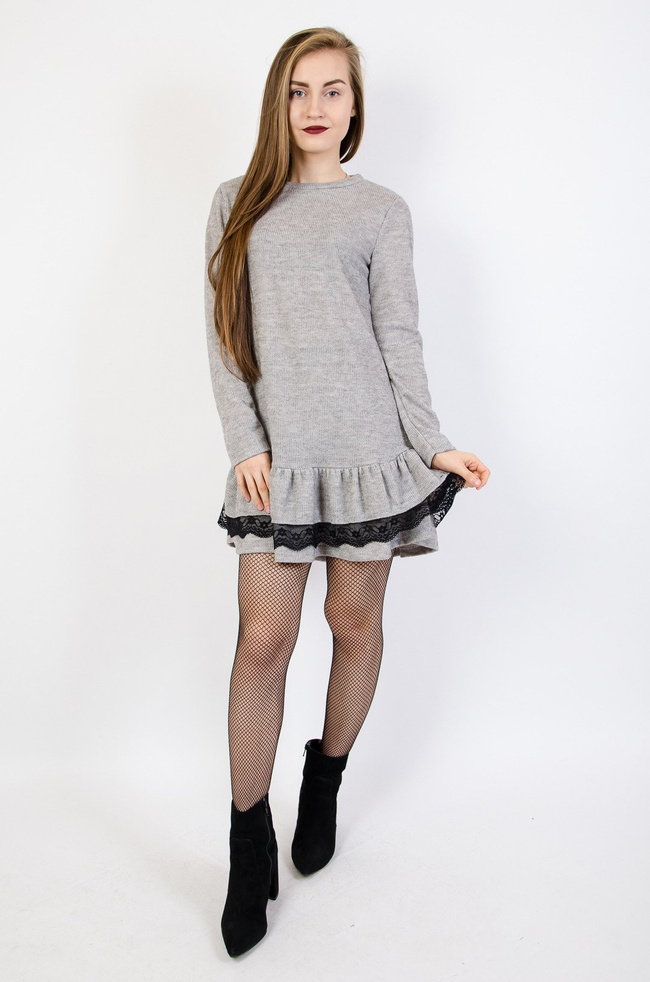 Szara prążkowana sukienka z falbaną