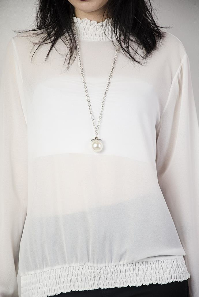 Biała bluzka z rozcięciem z tyłu