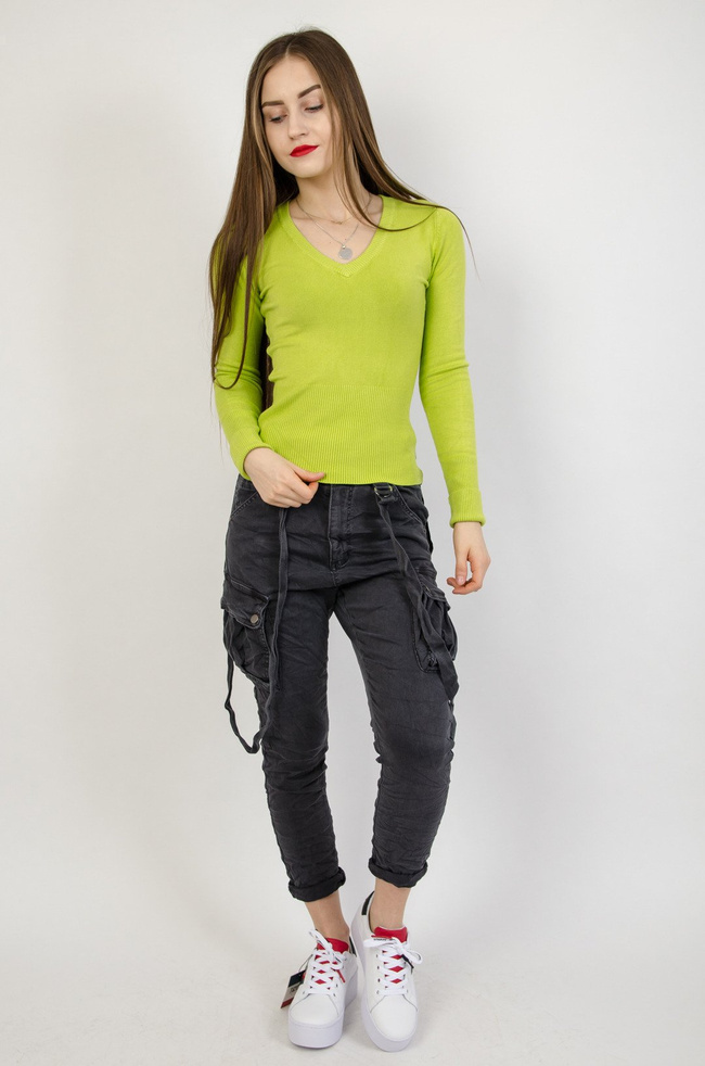 Zielony sweter z dekoltem w serek