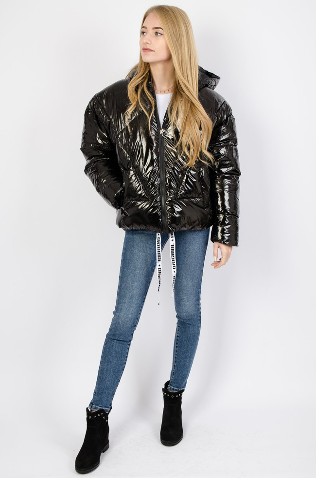 Czarna metaliczna kurtka z pikowaniem