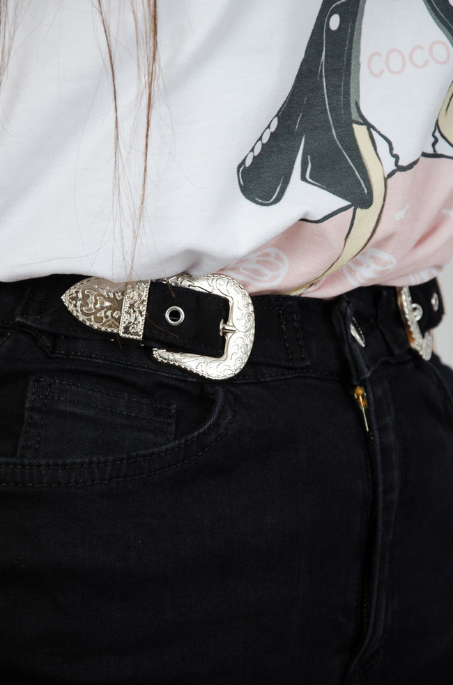 Czarna jeansowa spódnica z paskiem