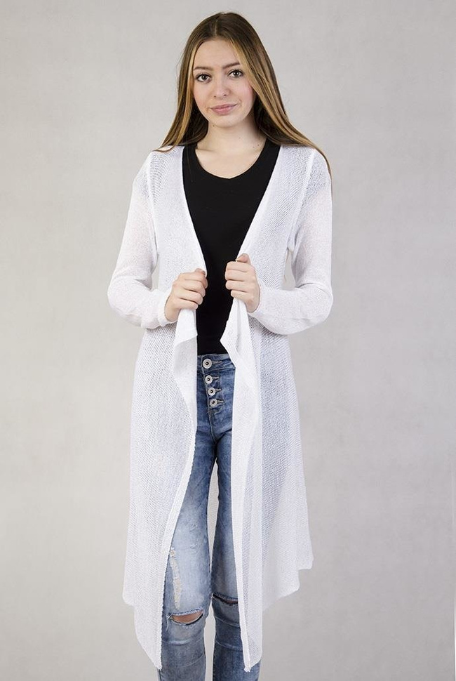 Biała narzutka z asymetrycznymi bokami