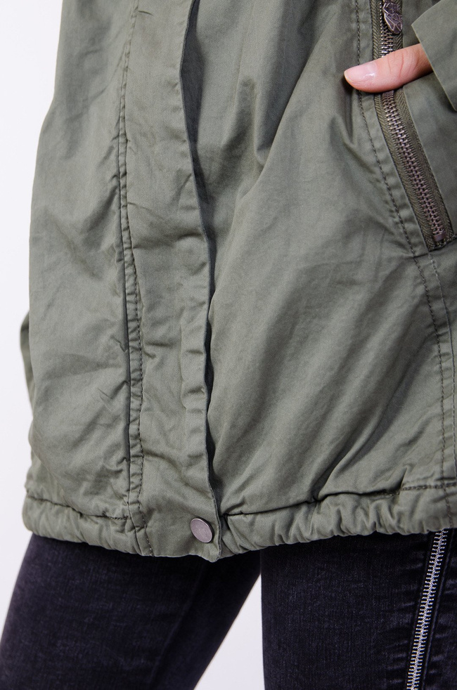 Zielona, asymetryczna kurtka parka