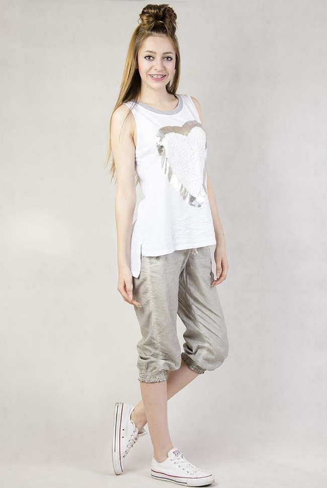 Biała bluzka z sercem z koronką