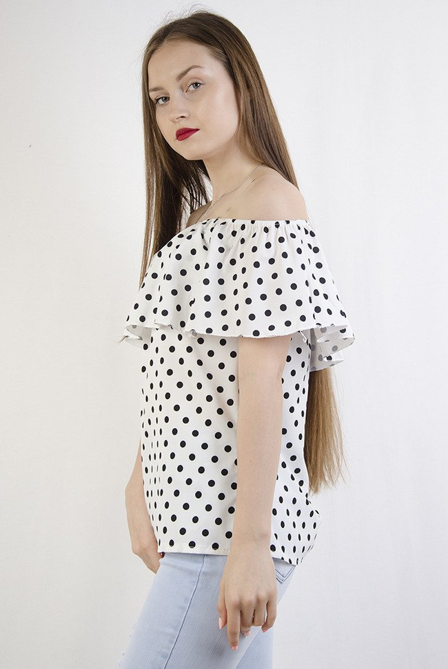 Biała zwiewna bluzka w grochy