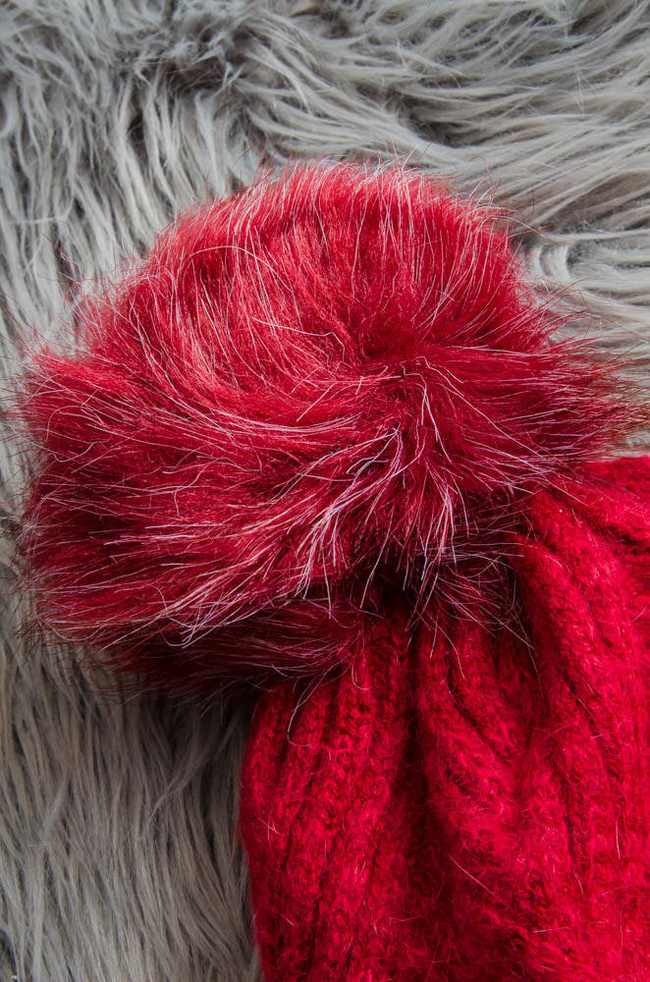 BORDOWA OCIEPLANA CZAPKA Z POMPONEM