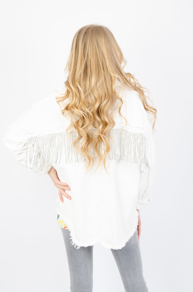 BIAŁA KURTKA JEANSOWA OVERSIZE Z FRĘDZLAMI