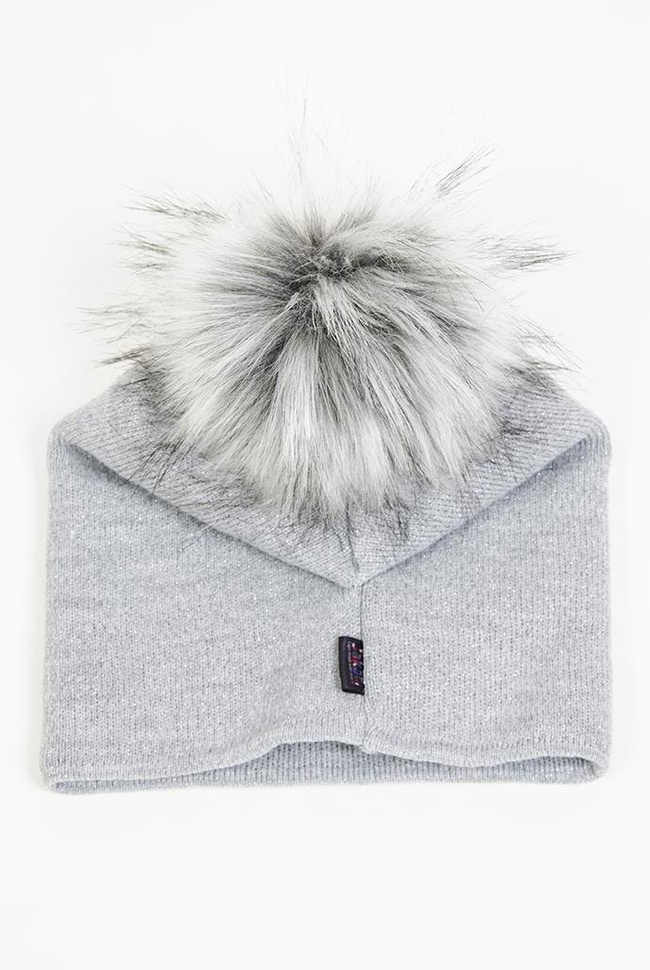 Szara czapka z wszywką z serduszkiem i pomponem