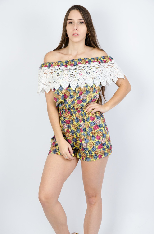 Żółty kombinezon w ananasy wykończony koronką 