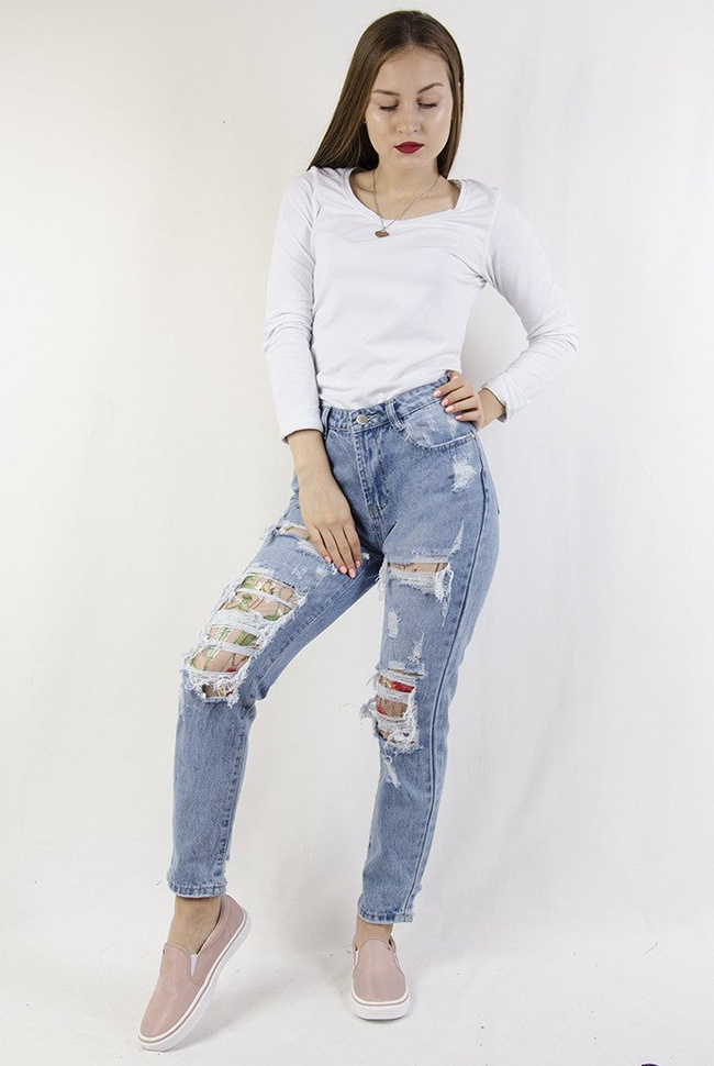 Spodnie jeansowe typu boyfriend z haftowanymi wstawkami