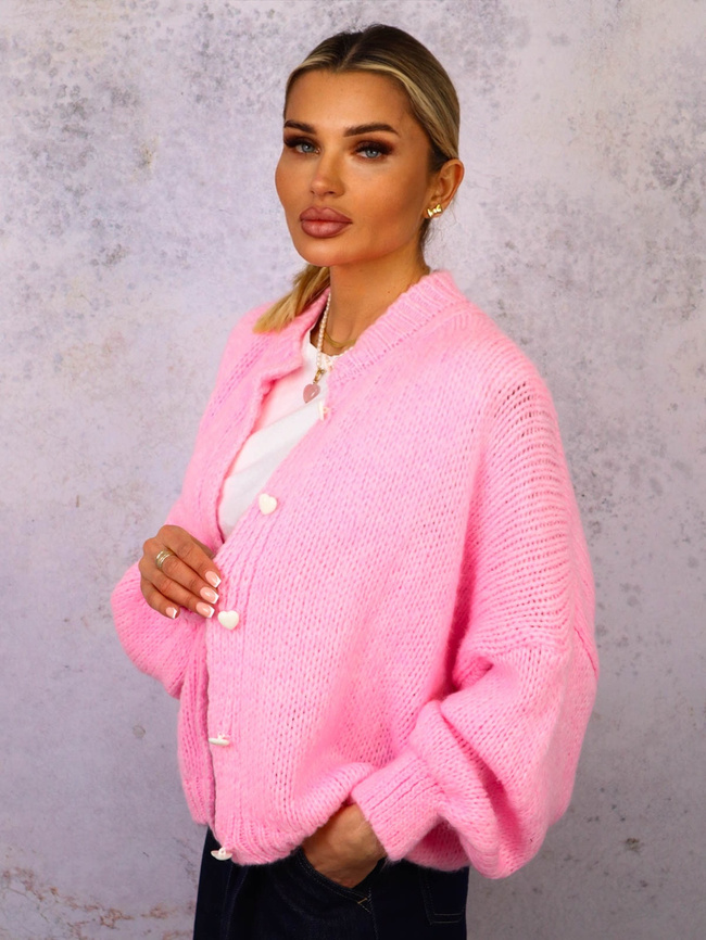 SWETER ZAPINANY NA GUZIKI W SERDUSZKA- RÓŻOWY