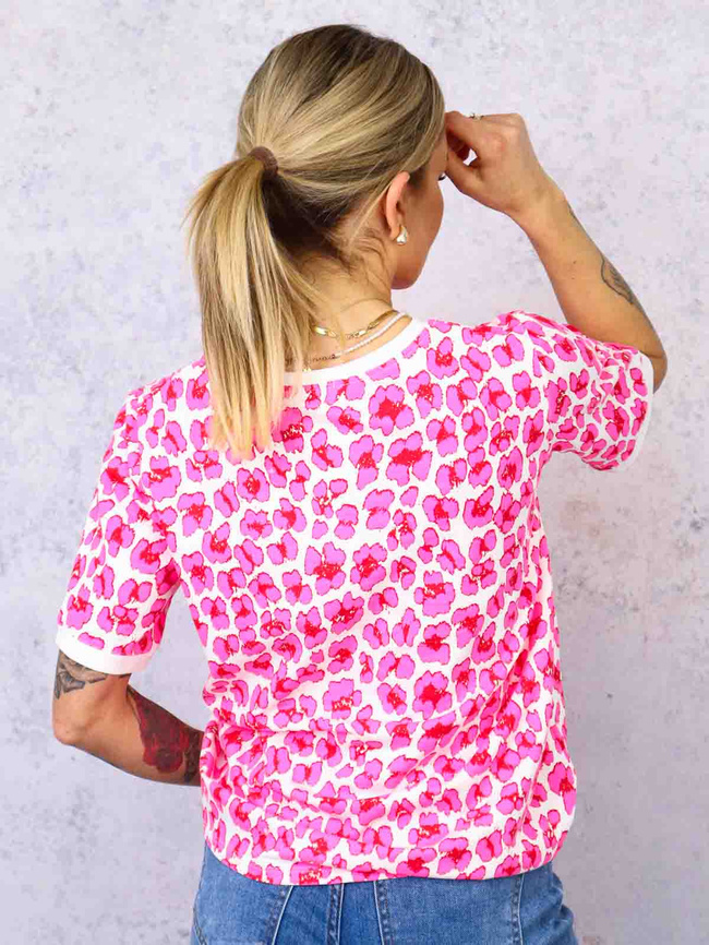 T-SHIRT W KOLOROWE CĘTKI- CIEMNY RÓŻ