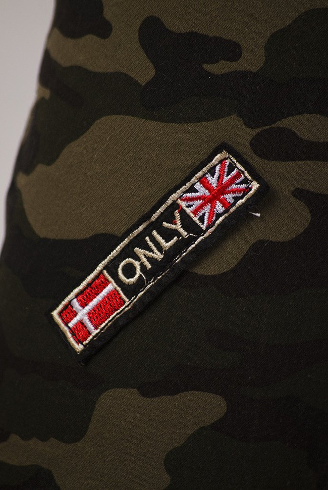 Spodnie moro z naszywkami