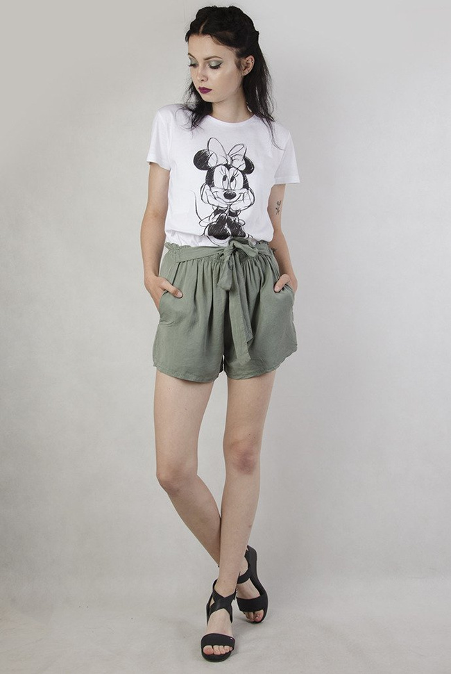 Zielone szorty z wiązaniem w pasie i gumką