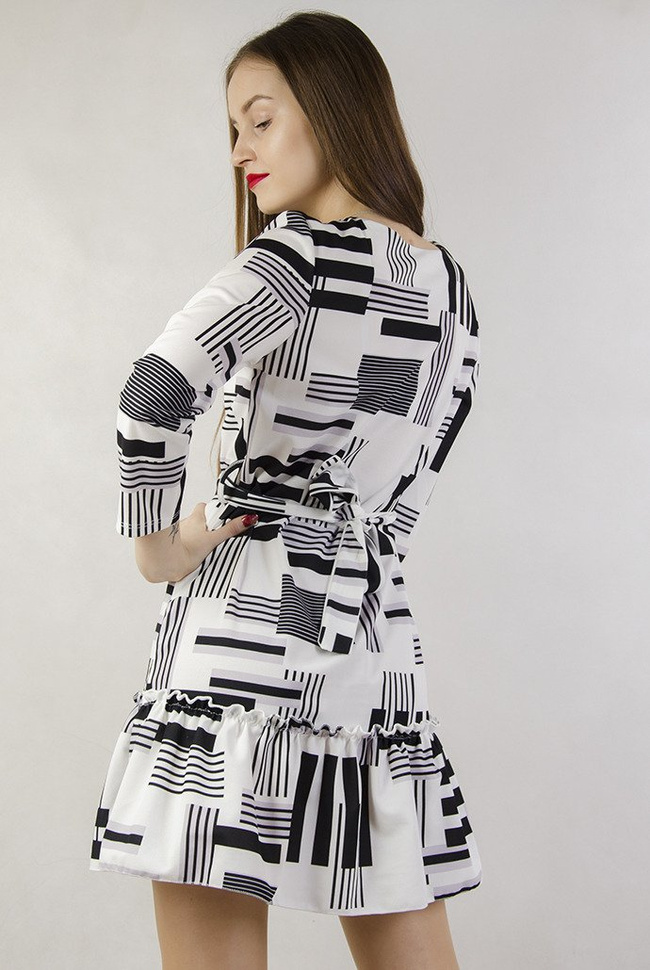 Biała sukienka w paski