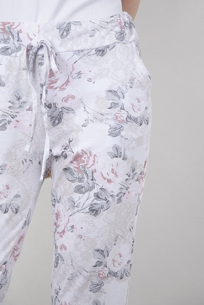Jasne spodnie materiałowe w kwiaty