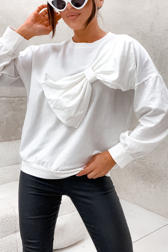 BLUZA OVERSIZE Z KOKARDĄ- BIAŁA