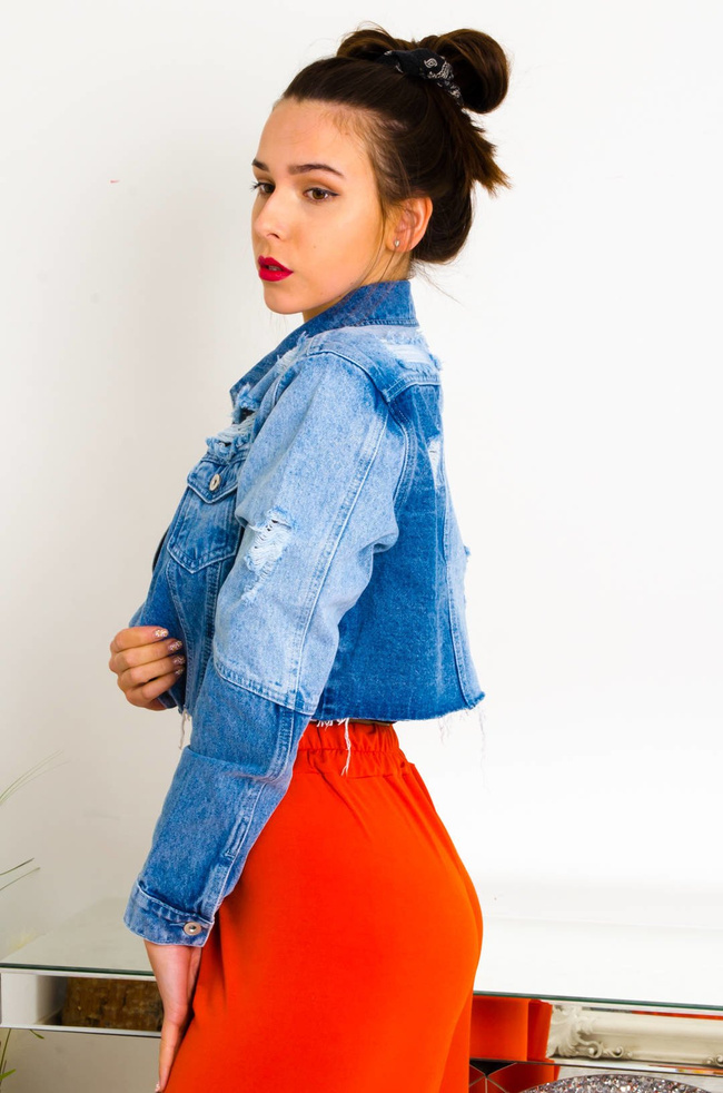 KRÓTKA KURTKA JEANSOWA Z ŁĄCZONYCH MATERIAŁÓW