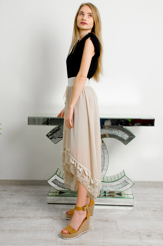 DŁUGA ASYMETRYCZNA SPÓDNICA Z KORONKOWYM ZDOBIENIEM W KOLORZE BEŻOWYM