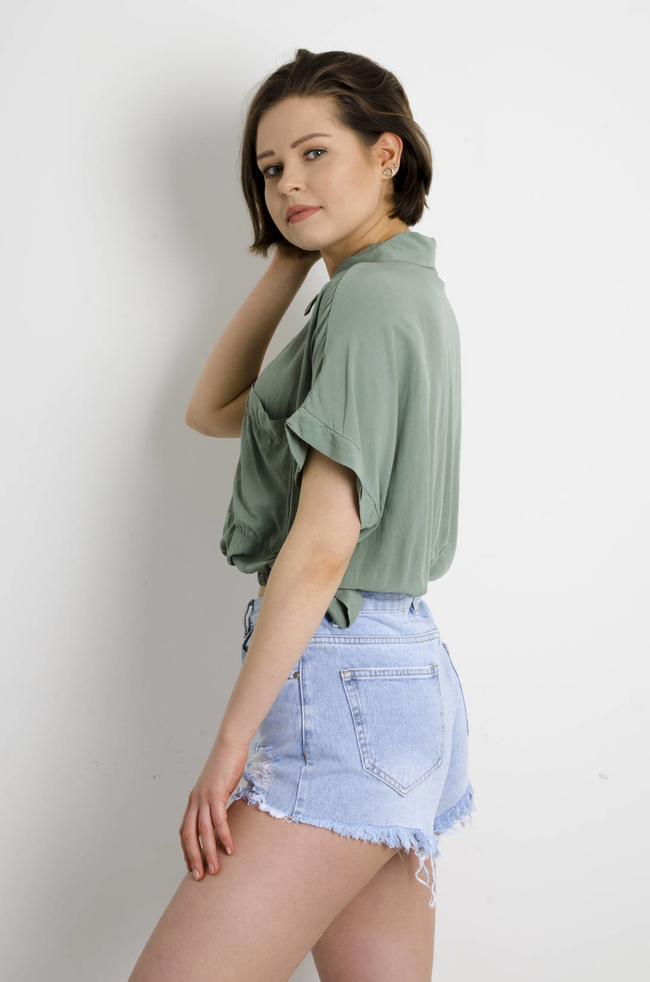 BLUZKA KOSZULOWA Z KIESZENIAMI - CIEMNO ZIELONA