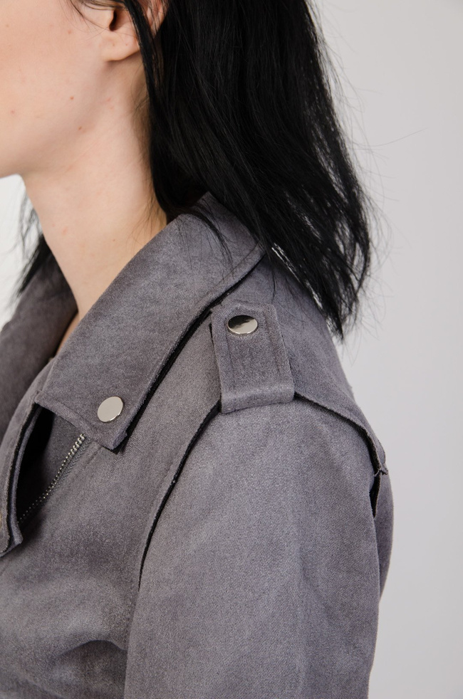 Szara zamszowa kurtka z paskiem na dole