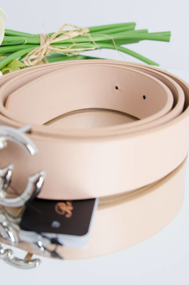 BEŻOWY PASEK ZE SREBRNĄ KLAMRĄ