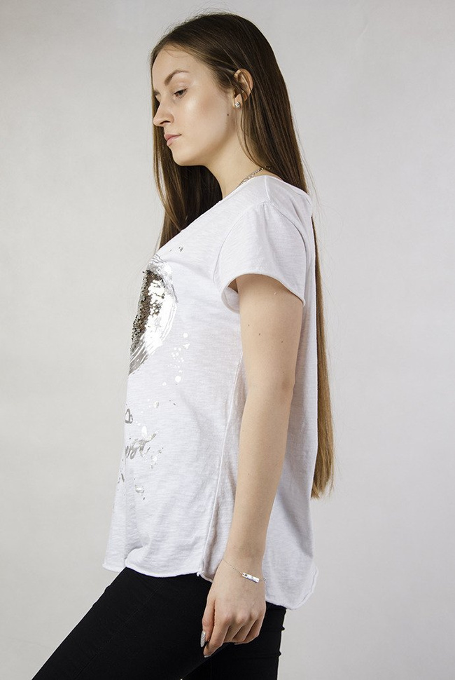 Biała koszulka z cekinowym sercem
