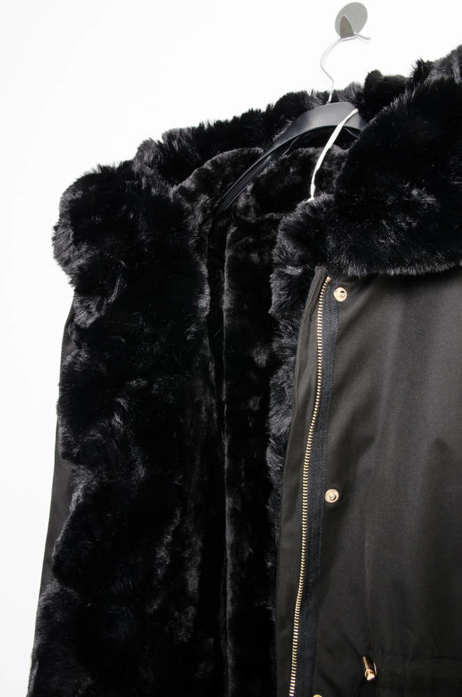 CZARNA KURTKA PARKA ZIMOWA Z ODPINANYM FUTERKIEM