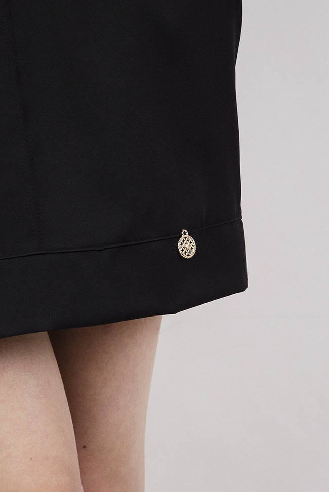 Czarna spódnica z kieszeniami, na gumce