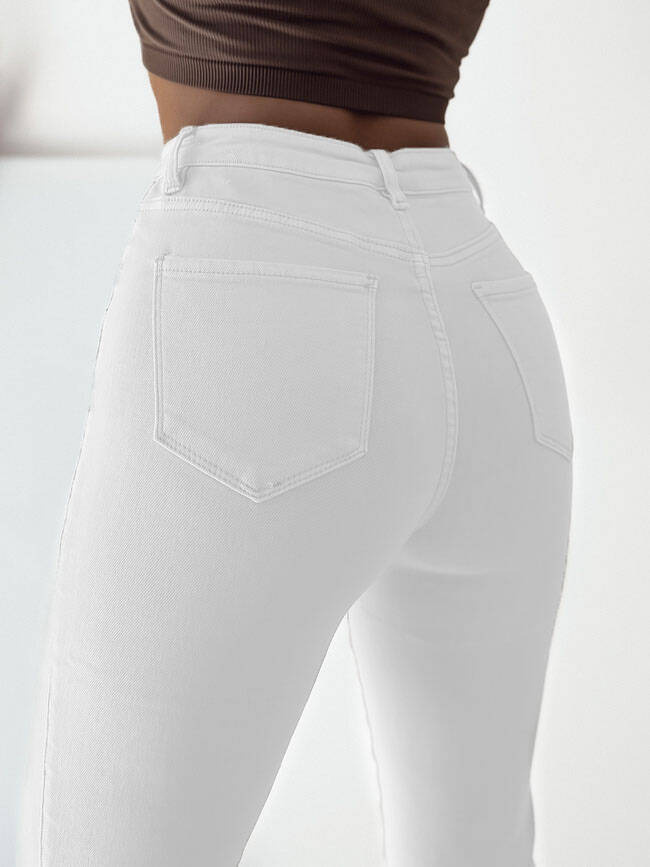 SPODNIE Z WYSOKIM STANEM I WYCIĘCIEM NA NOGAWCE- BIAŁE