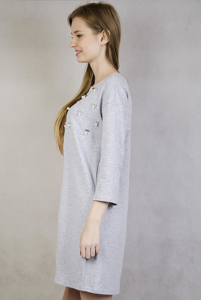 Jasnoszara sukienka z koralikami