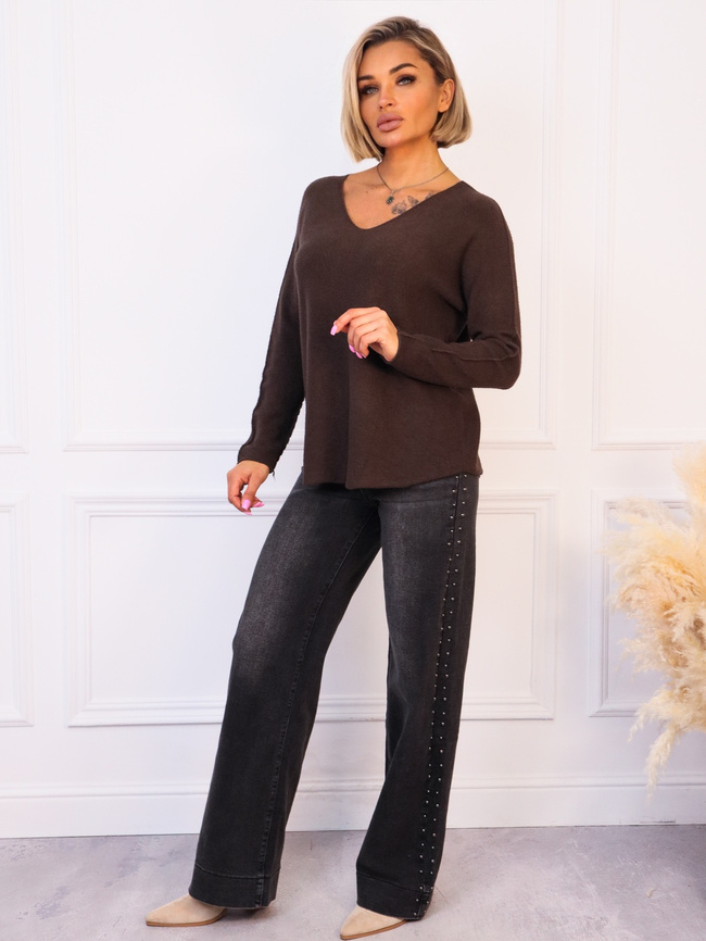 SWETER DZIANINOWY OVERSIZE Z DEKOLTEM W SEREK- CZEKOLADOWY