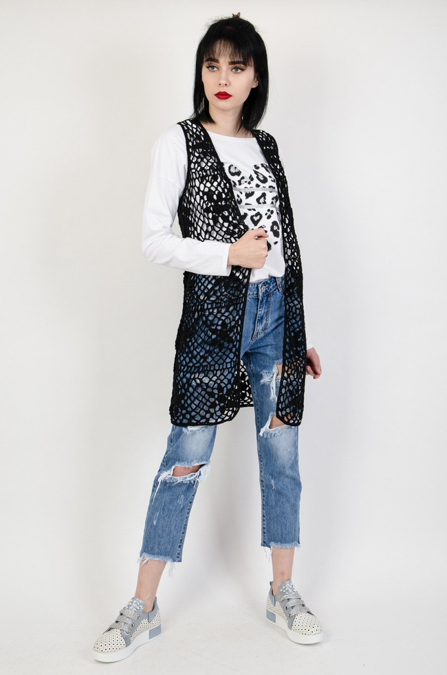 Długa czarna ażurowa narzuta