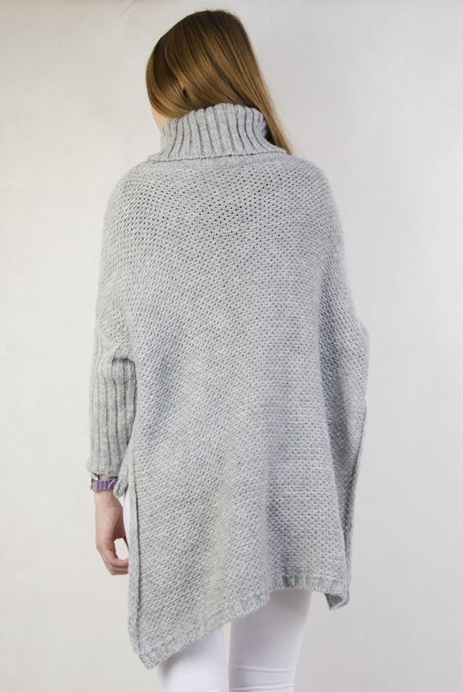Szary sweter a'la ponczo z golfem