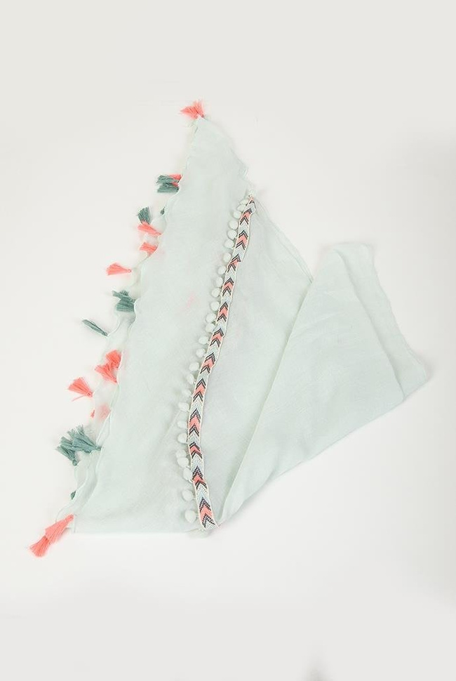 Miętowa chusta z frędzelkami i kuleczkami