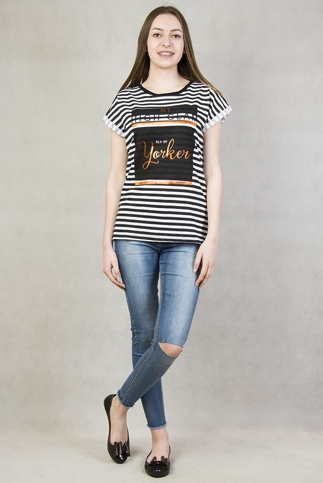 Biała bluzka w czarne paski z napisem : N1 HIGH GLAM NEW YORKER.