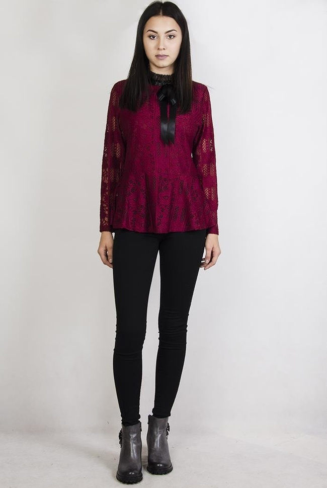 Bordowa bluzka z baskinką i czarnymi wstawkami