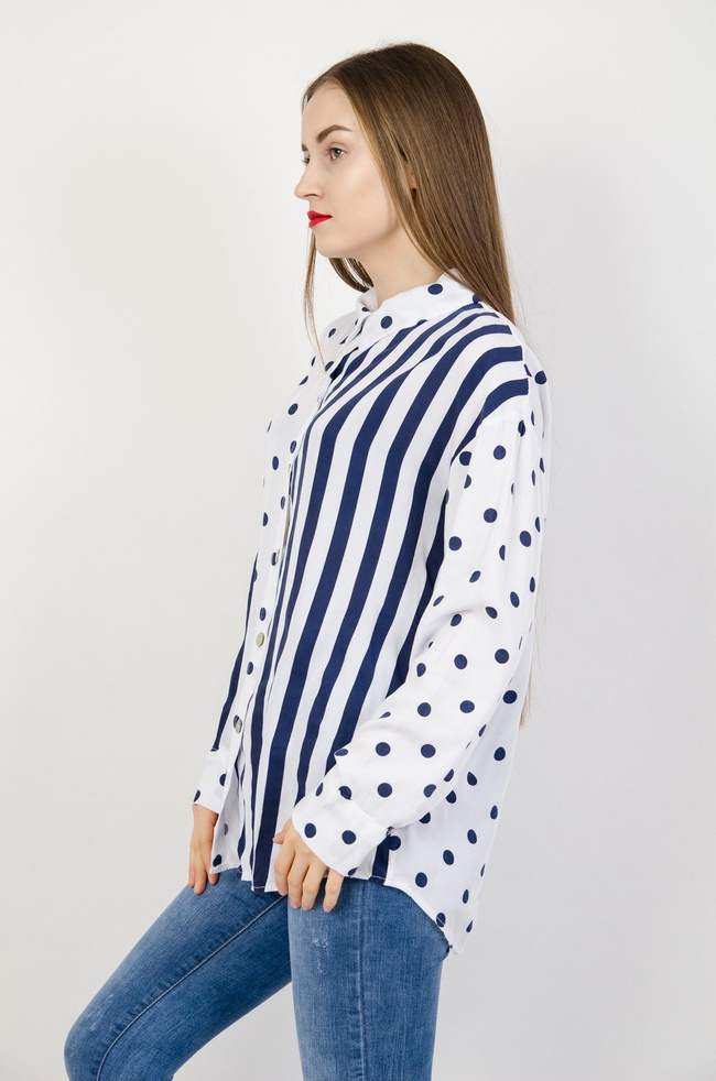 Biała koszula w granatowe grochy i pasy